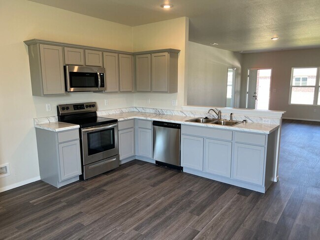 Building Photo - 1/2 OFF FIRST MONTHS RENT!! Beautiful Newl...