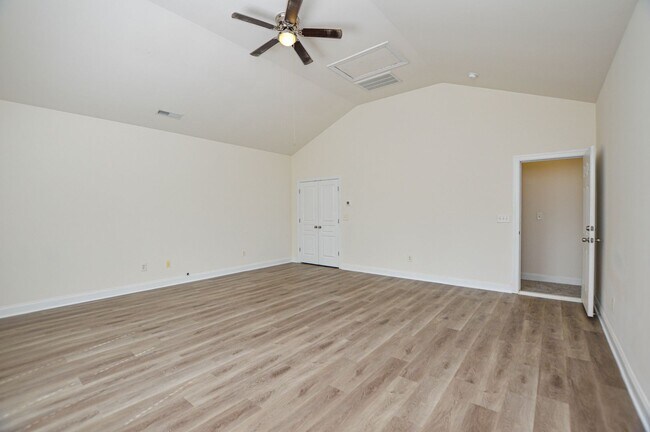 Building Photo - 9020 Ladys Secret Dr