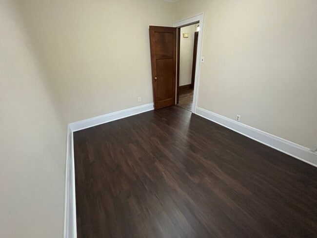 Building Photo - 556 N 63rd St
