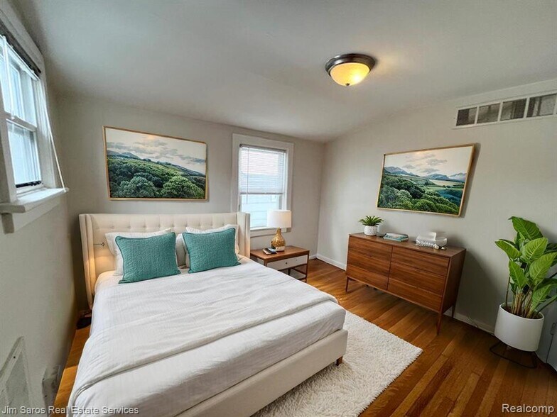 Building Photo - 598 Notre Dame St