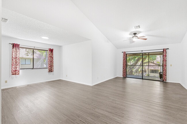Building Photo - 5530 Coach House Cir