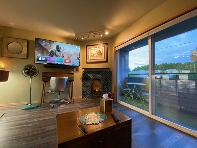 Living room with 4K TV and Apple TV - 3435 California Ave SW