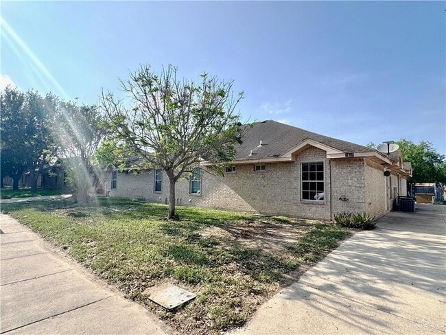 Building Photo - 1409 W Prosperity Dr