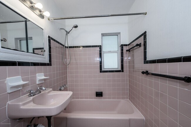 Building Photo - 510 Sharon Cir