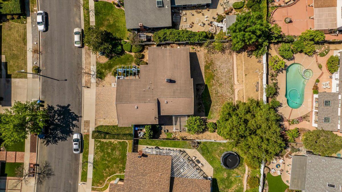 Building Photo - 327 Bethany St