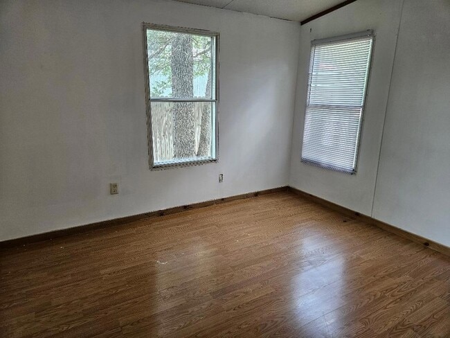 Building Photo - 127 Iroquois Dr