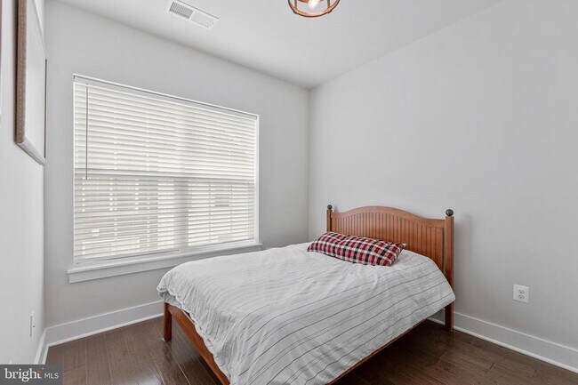 Building Photo - 14803 Retreat Blvd