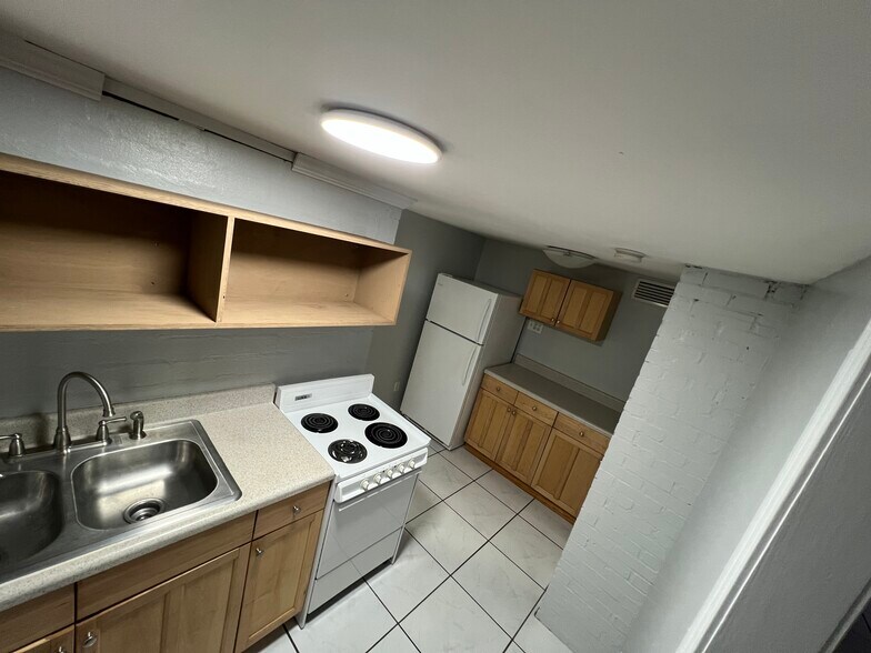 Building Photo - 615 Hillcrest St