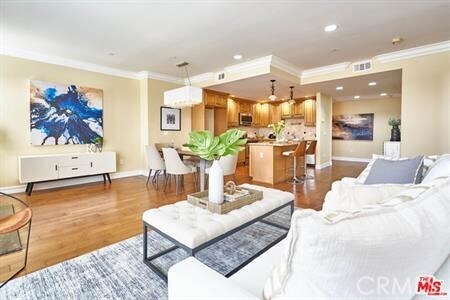 Building Photo - 412 S Wilton Pl
