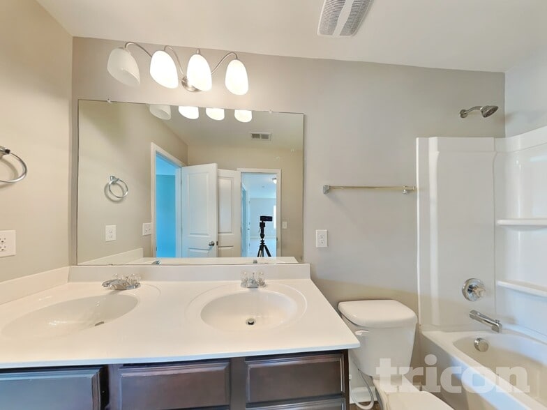 Building Photo - 452 Victory Ln