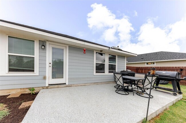 Building Photo - 303 Schuylerville Dr