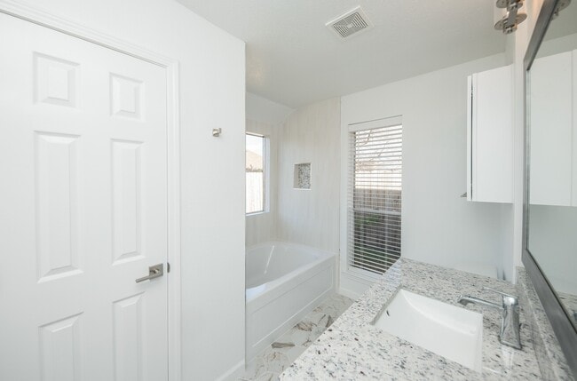 Building Photo - 121 Coffee Ln