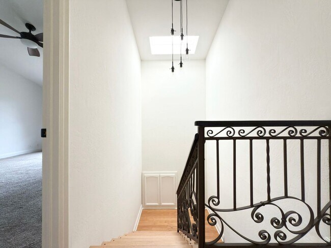 Building Photo - Beautiful Townhome on The Legends Golf Cou...
