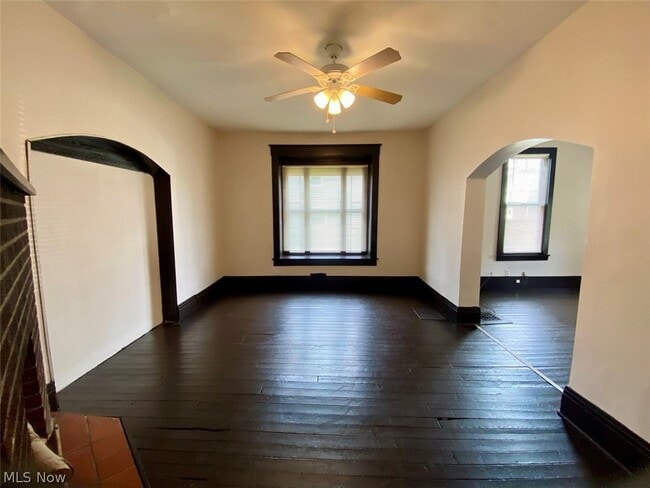 Building Photo - 390 Doyle St