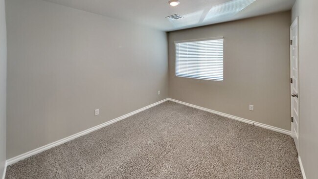 Building Photo - Very Nice 4 Bedroom 2 1/2 Bath in Yukon Schools + an office + bonus room