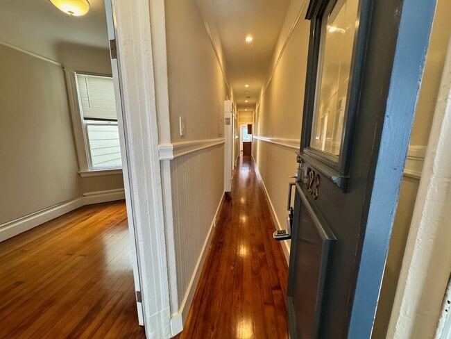 Building Photo - 523 Natoma St