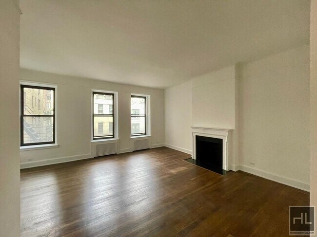 Building Photo - 106 E 81st St