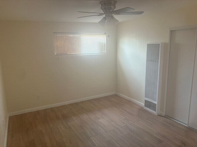 Building Photo - 2746 W Glenrosa Ave