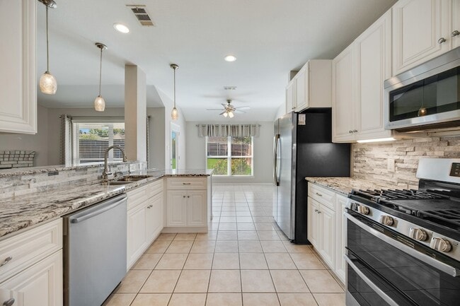 Building Photo - 2271 Fieldcrest Dr