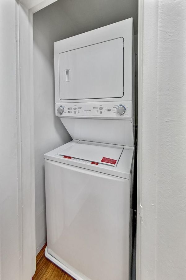 Building Photo - 1213 University Ave