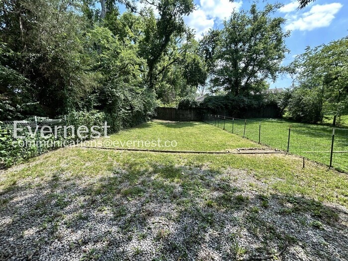 Building Photo - 1176 Sioux Terrace