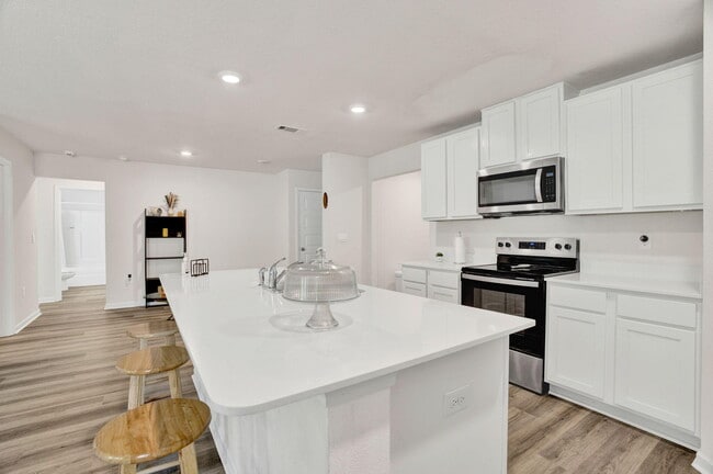 Building Photo - 535 Mary Lou Way