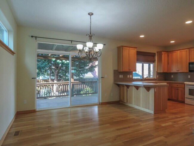 Building Photo - Master on Main- 3 Bedroom Plus 3 Bath Home...
