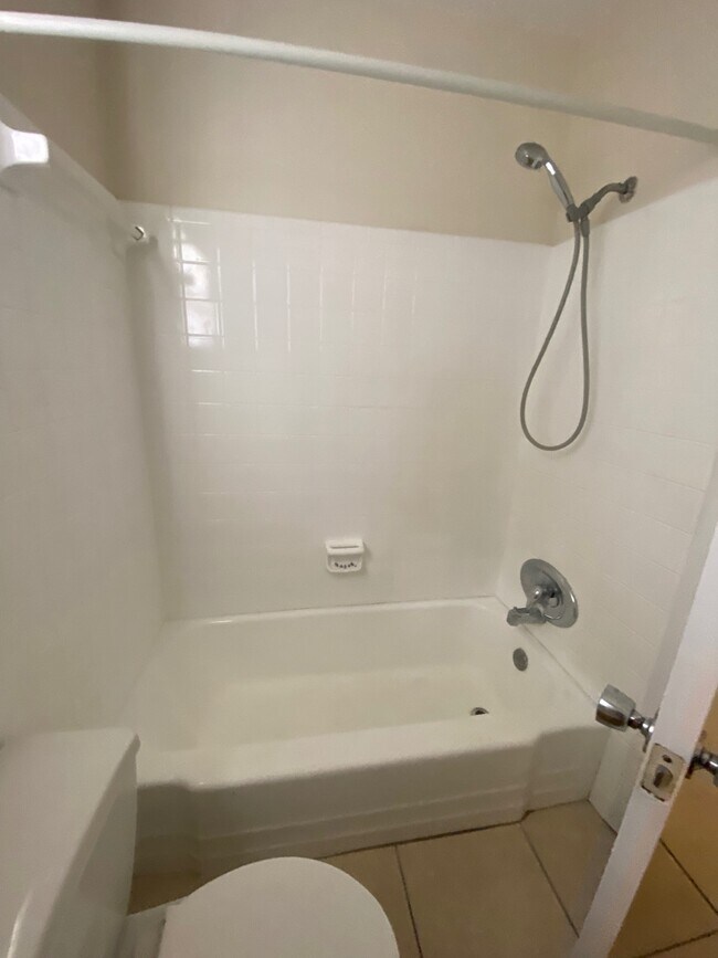 Building Photo - 997 Sunrise Dr