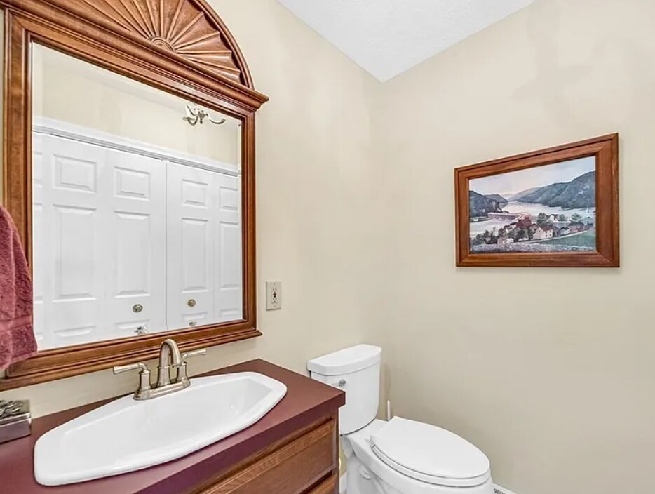 Building Photo - 61 Pine Grove Dr