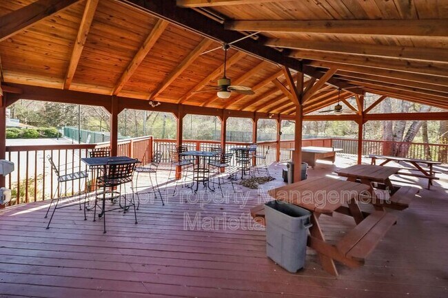 Building Photo - 991 Gentry Ln