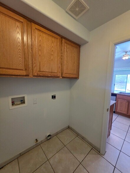 Building Photo - 3225 N Yavapai St