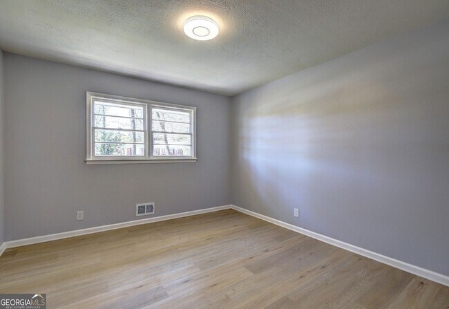 Building Photo - 469 Dogwood Dr NW