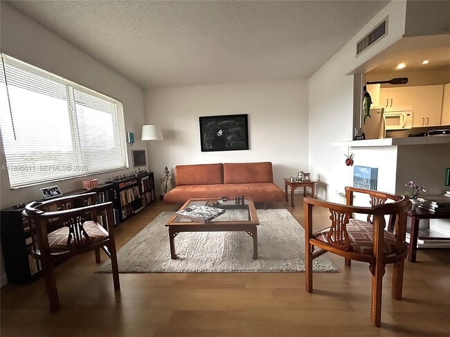 Building Photo - 1400 NE 54th St