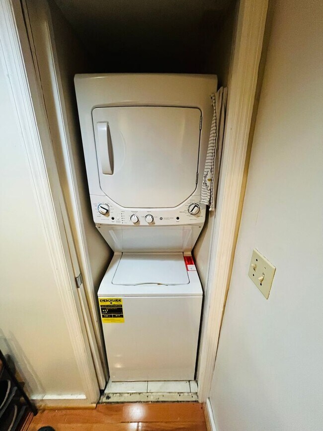 Building Photo - 366 Hamilton St