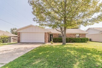 Building Photo - COMING SOON! UPDATED 3 BEDROOM IN ALEDO