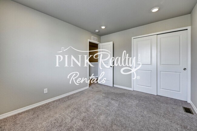Building Photo - 6014 Yamhill Dr