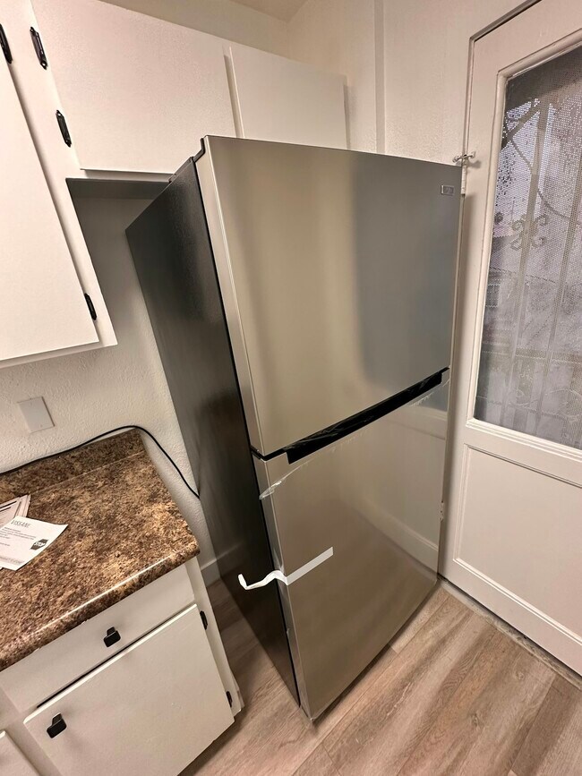 Building Photo - 934 1/2 Simmons Avenue, Unit 934 1/2