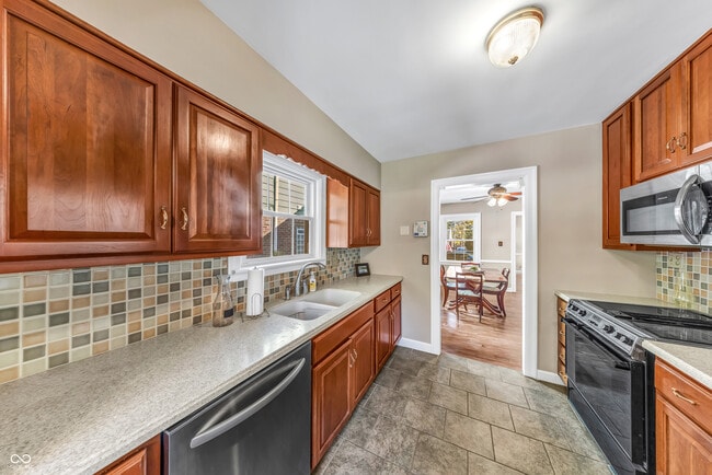 Building Photo - 850 N Butler Ave