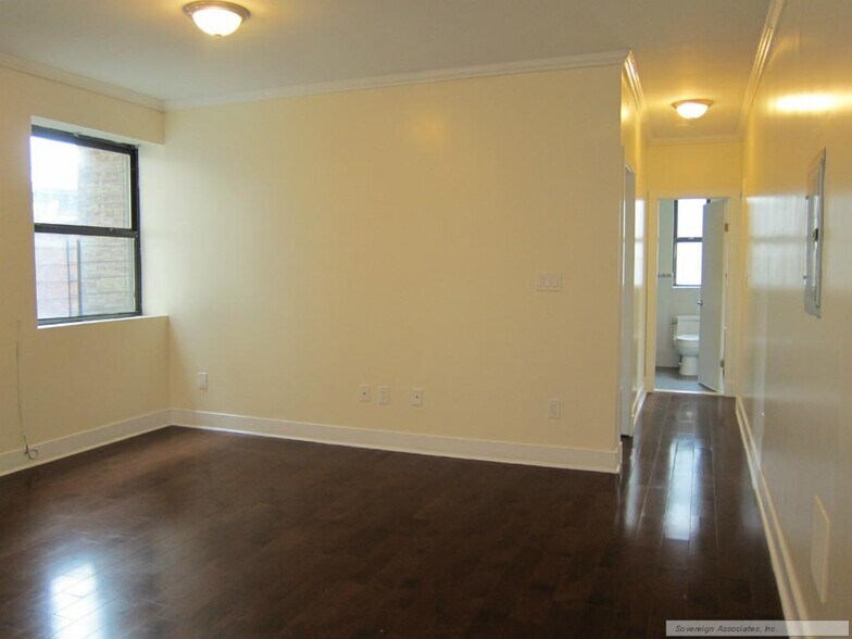 Building Photo - 545 W 148th St