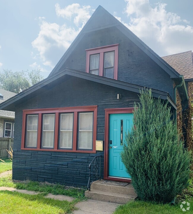 Building Photo - 2526 UNIVERSITY AVE NE Minneapolis