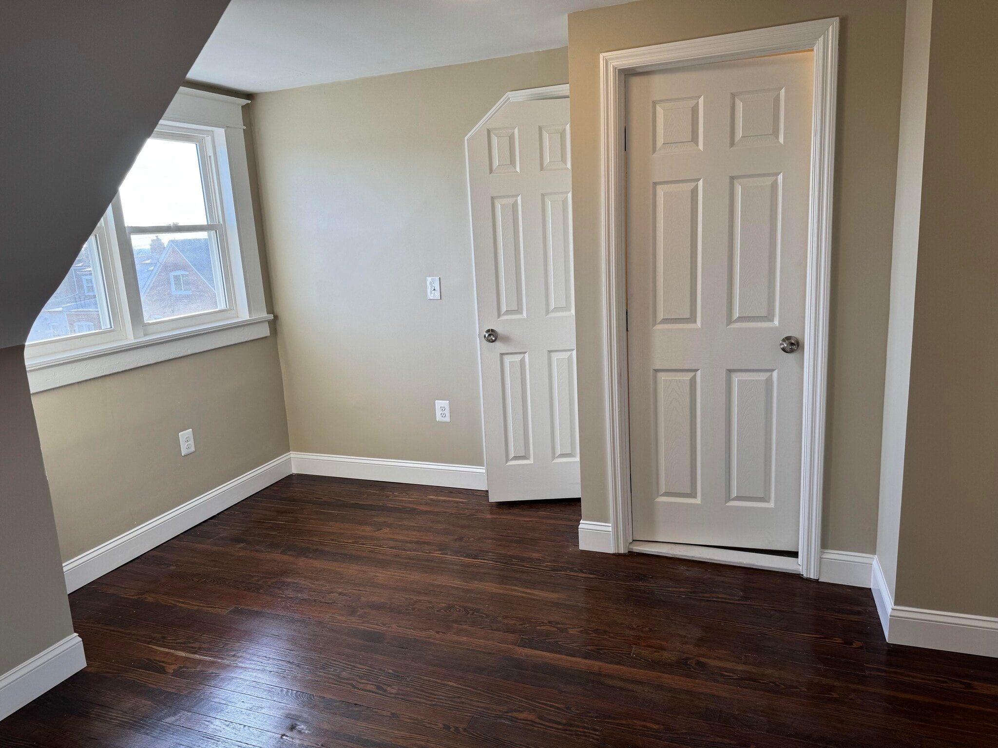 Bedroom suite - 604 N Augusta Ave