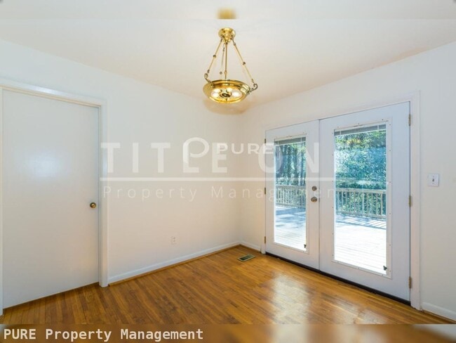 Building Photo - Price Drop Alert!   3 bed 1/5bath Home. Av...