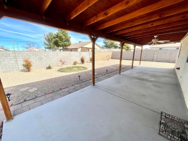 Building Photo - Cute 3 Bedroom Home Near Splash Pad and Hu...