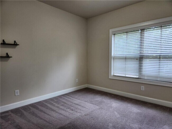 Building Photo - 1323 Faircrest Wy