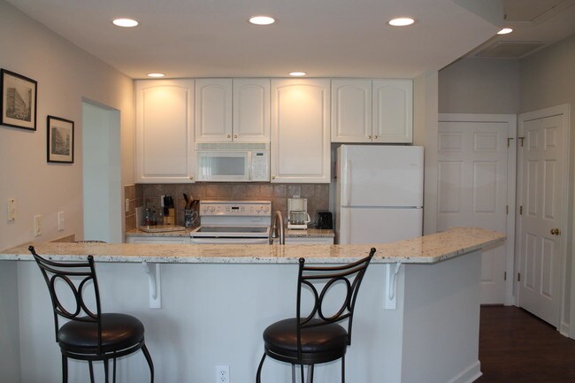 Building Photo - 2137 Creswell Dr