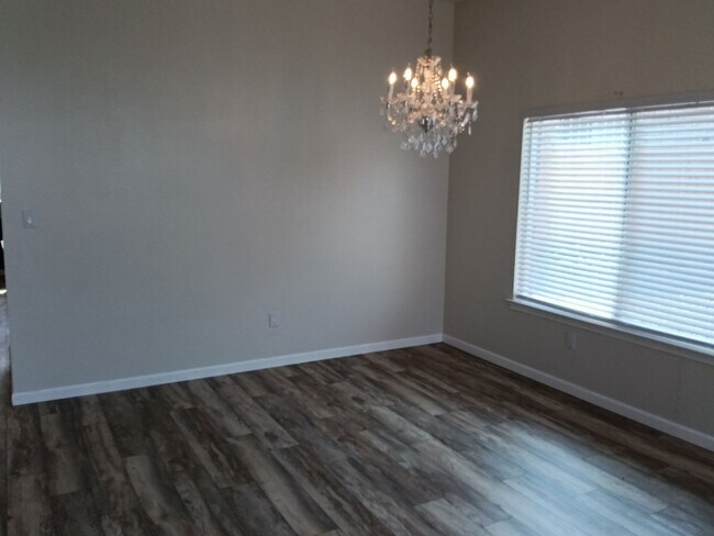 Building Photo - Spacious 4-bedroom, 2-bathroom home! Comin...