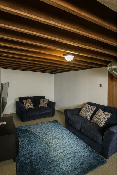 Building Photo - 920 Yellowstone Rd