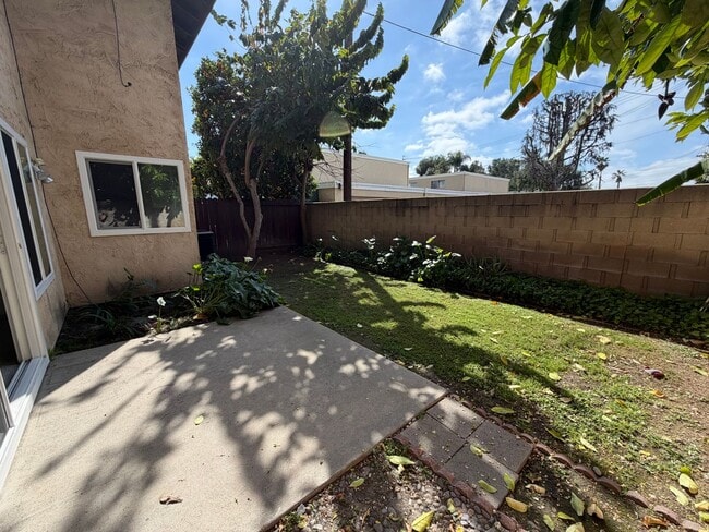 Building Photo - 800-806 S Park Hyde St