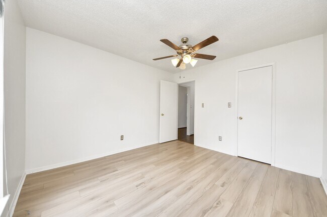 Building Photo - 6230 Grandvale Dr