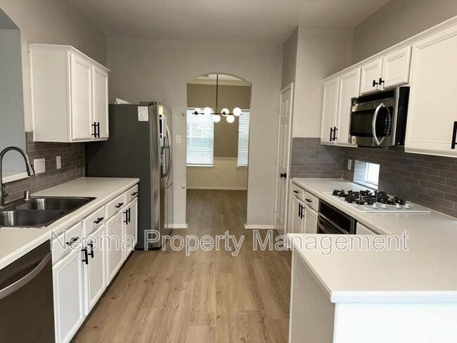 Building Photo - 3230 Vanity Dr